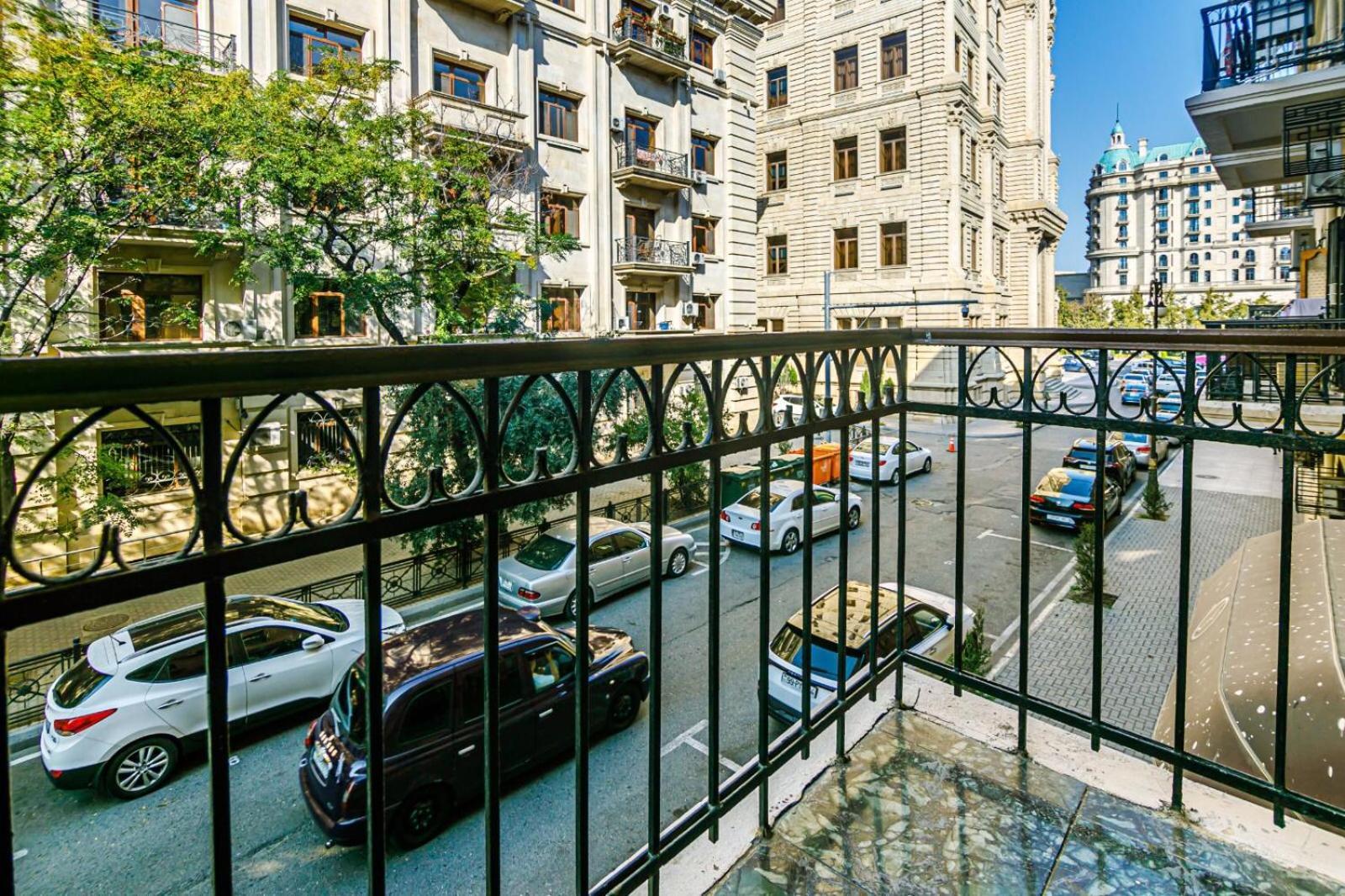 Azneft Square Deluxe Apartment Baku Exterior photo