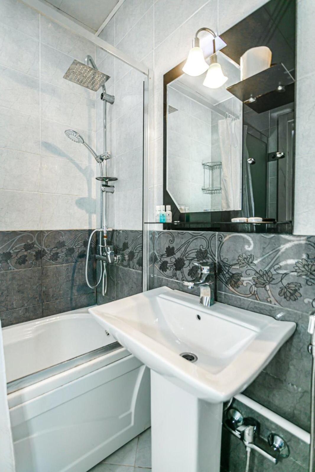 Azneft Square Deluxe Apartment Baku Exterior photo