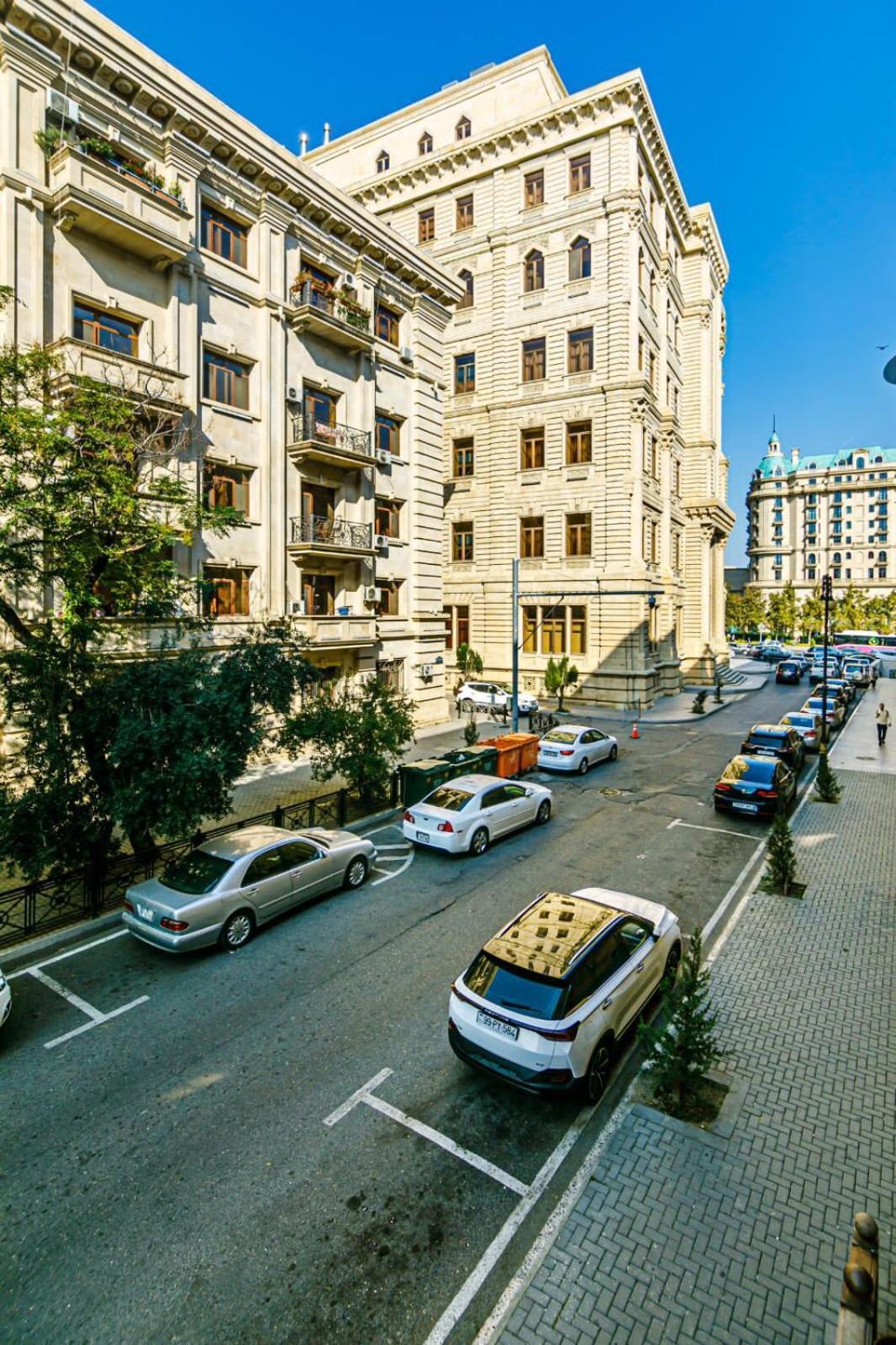 Azneft Square Deluxe Apartment Baku Exterior photo